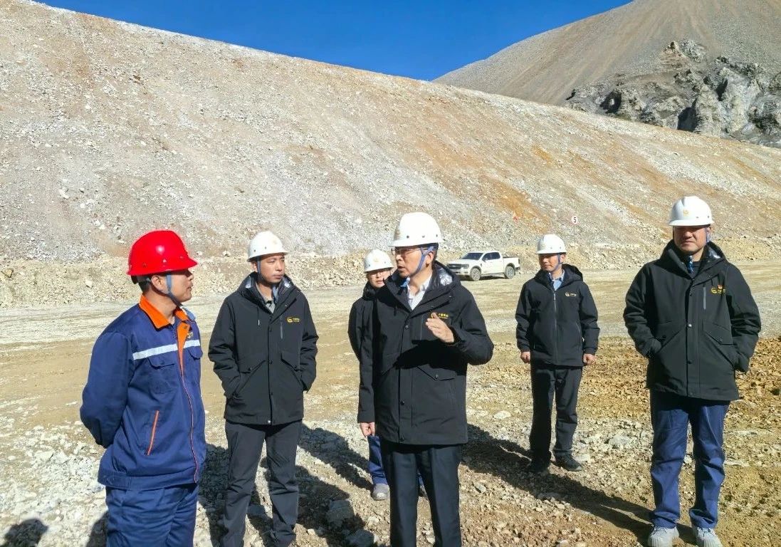 陆胜旗赴西藏分公司调研并讲授专题党课